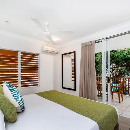 The Reef Retreat Palm Cove Hotel Room photo