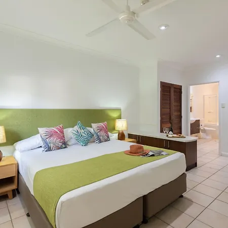 The Reef Retreat Palm Cove Hotel Exterior photo