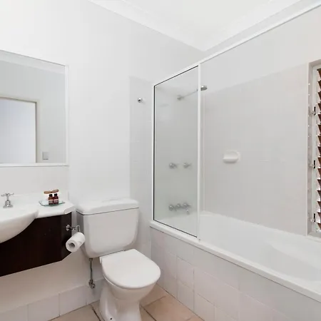 The Reef Retreat Palm Cove Hotel Room photo