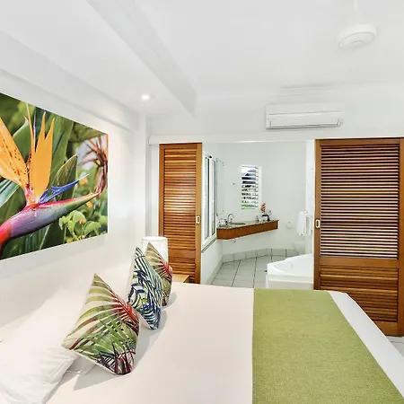 The Reef Retreat Palm Cove Hotel Exterior photo