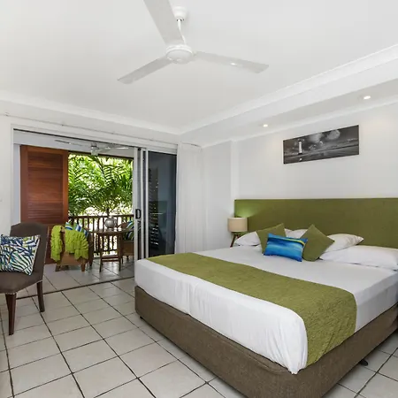The Reef Retreat Palm Cove Hotel Exterior photo