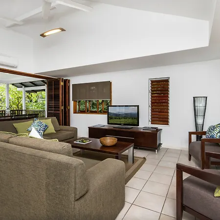 The Reef Retreat Palm Cove Hotel Exterior photo